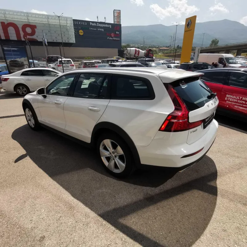 Volvo V60 Cross Country 2.0 Image 4